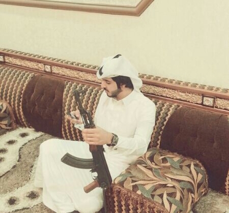 من جزانا بالوصل والغلا ندبل جزاه .. رفقت الطيب تنومس وترفع للعلا .. افتخر في رفقة اللي يشرفني نباه .. جعلني من رفقة اهل المعزه ماخلا