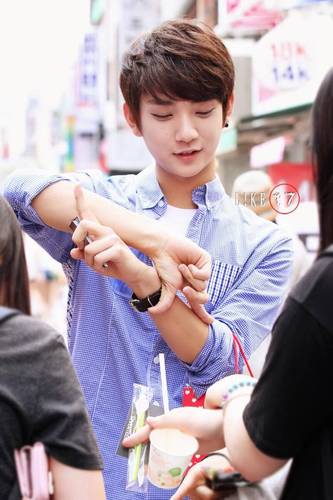 wanna follow me follow this account  @dongaholic_ แอคนี้ตามทุกวงที่เมน ♥ และบ่น+ดราม่า ,, Just ma self :-)