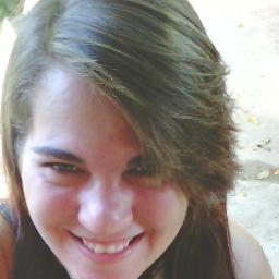Ela não é Do tipo de mulher Que se entrega na 1° Mas melhora na 2° E o paraíso é na 3° Ela tem força Ela tem sensibilidade .... ela é mulher de verdade ♪