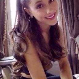 ♥♥♥  I am a huge Arianator!♥♥♥  xoxo