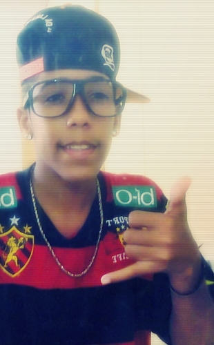 Não viva para que a sua presença seja notada, mas para que a sua falta seja sentida...  s2'