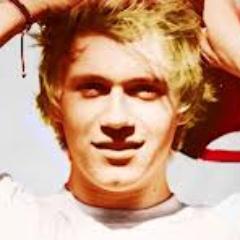I'm chilean I love One Direction!!! I like to eat , see movies and laugh with my friends.  I #followback ! :)