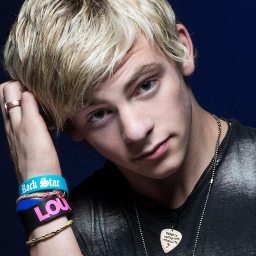 Hi, i'm 17 year old. Ross Lynch is an amazing star! :) Thanks for those who follow me. She follow back too : @MmeLynch. xx