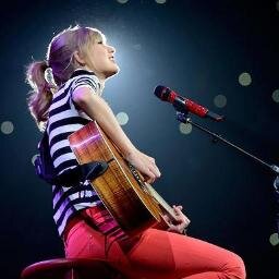 I love @TaylorSwift13 ♥  #swiftie