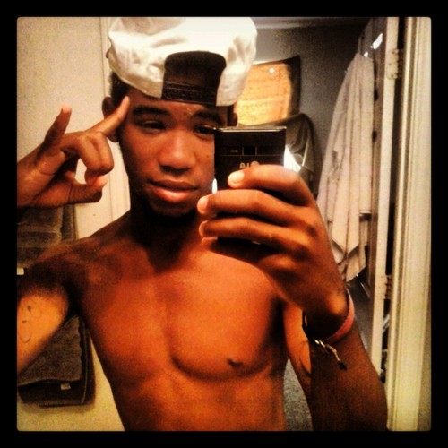 basketball lifee(: && trill basketball player(: follow me ill follow backk!!!(;