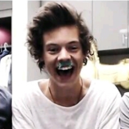 FOLLOW @_NARRYPOTTER_ CAUSE SHE JUST FOLLOWED YOU DONT FOLLOW BACK ON THIS ACC.