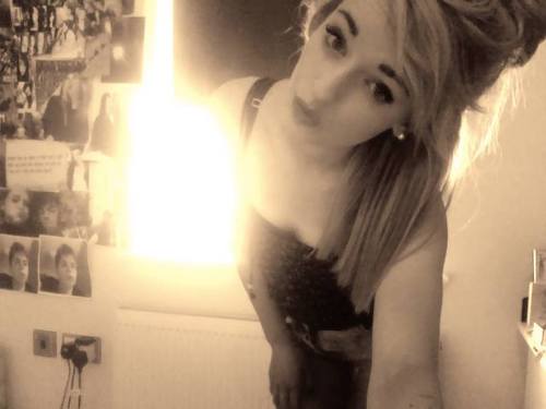 RosieJames16's profile picture. 