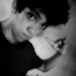 tenho 17 anos, feio, legal, , #TESEDUZO. carinhoso, romantico, gente fina, amigo de todas as horas... #FOLLOW 
assina meu face?? http://t.co/MjF1C5yV