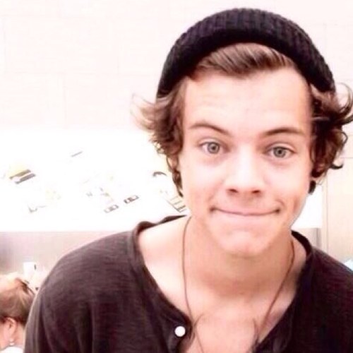SO IF YOU GET A FREE FOLLOW FROM ME FOLLOW MY MAIN ACCOUNT @lirryidgi I WANNA GET THE FOLLOWERS UP I FOLLOW BACK
