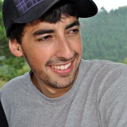 Estudiante de Arquitectura de la ETSASS 
Aficiones: arquitectura, bass guitar, música, fútbol, deporte, cine...