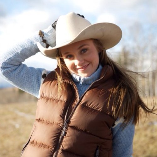 Hey there! Im Amy Fleming, I am 100% country girl, I love to ride horses, Taken by @P0tt0rfSam i love him so much but he is mine and only mine i love you Sam! ❤