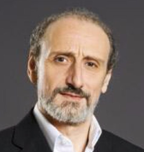 Enrique Pastor, concejal de juventud y tiempo libre. Vivo en una comunidad de locos, en la cual me considero el más cuerdo...