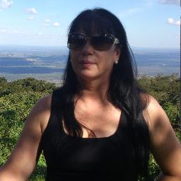 Sou psicopedagoga, educadora, amante da vida e reflexo do que digo. Uma pessoa que acredita na essência humana e que busca a felicidade.