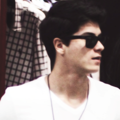Fc Dedicado á ele,que me faz feliz todos os dias,mesmo estando longe,seu sorriso ja basta pra mim :D Te Amo @Aguiarthur  since: 13/01/13