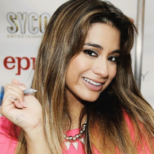 Eu passei por LYLAS, 1432 e agora Fifth Harmony, o girl group que ficou em 3º lugar no The X Factor USA 2012. Desde: 10/11/2012. Dona: @_isabellefadel