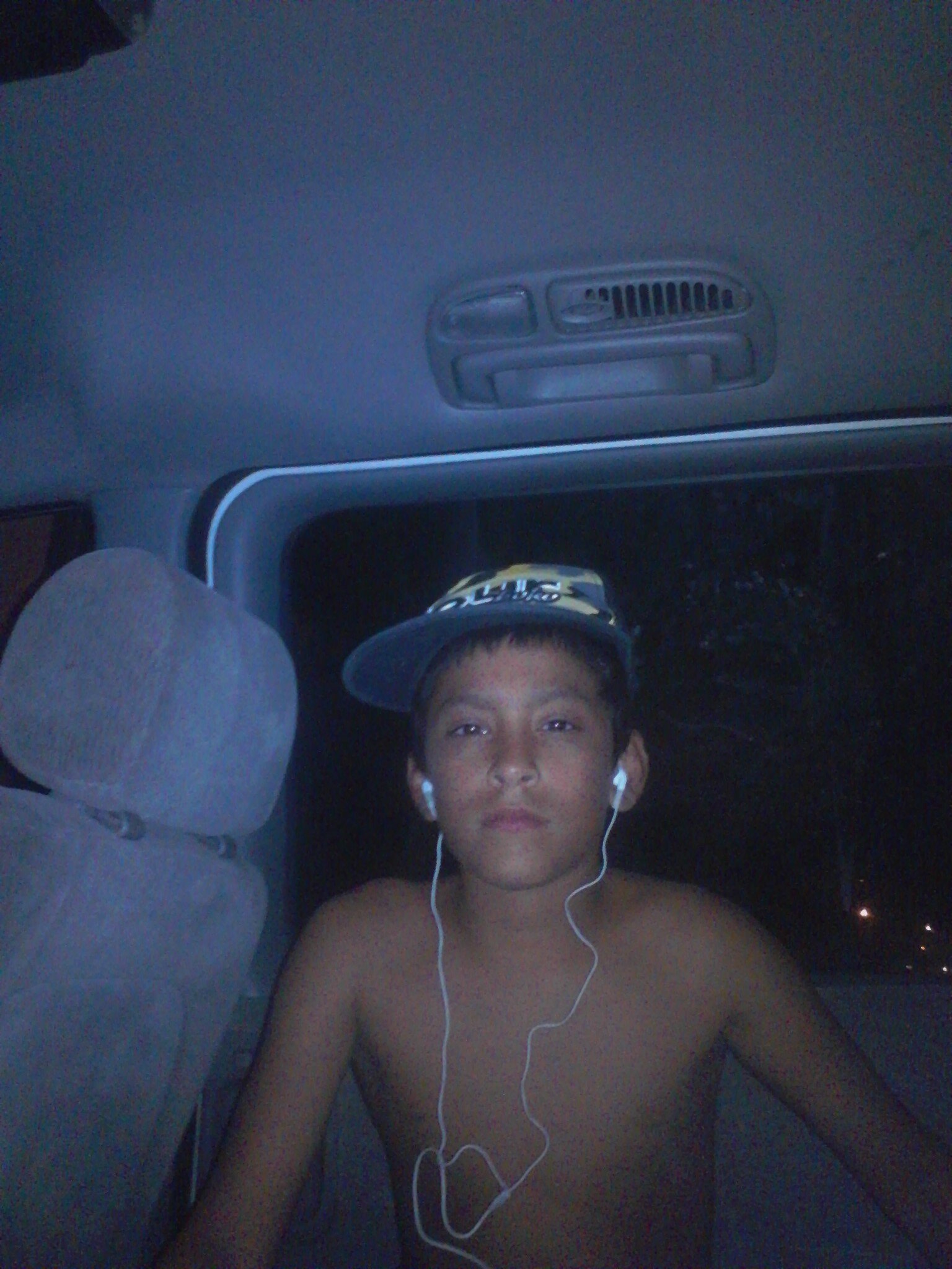 ChristianDCruz3's profile picture. follow me i`ll follow too