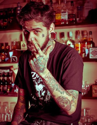 Tatuador,Skatista e zuão nas horas vagas