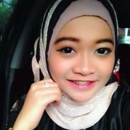 I'm a simple person who hides a thousand feelings behind the happiest smile :)