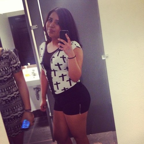 _NinaaLovee's profile picture. Official twitter @ninaaloveee