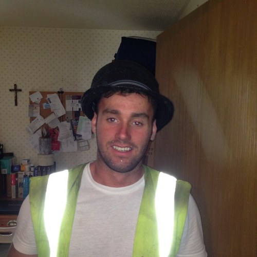 24yrs from doncaster , own my own business , B.H Electrical , single dad to a 3 year old girl who love to bits , enjoy watching football in me spare time.