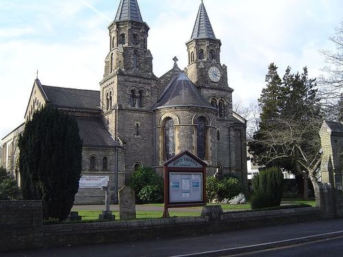 Observations around Claygate. Help keep Claygate's friendly village atmosphere!