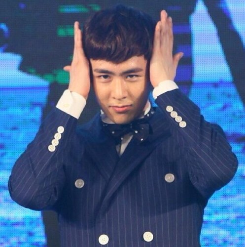 JUST BOT NOT REAL/ @Khunnie0624