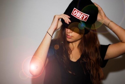 · PUBER TWEETS · OP NAAR DE 1000        • 1e @TWEETS_OF_PUBERS account          • LEUKE TWEETS IN JOU TL ? VOLG ONS