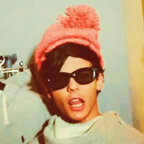 Ive re-started this account and im following back everyone :) IM ON HOLIDAY ATM SO ILL FOLLOW EVERYONE BACK ASAP
