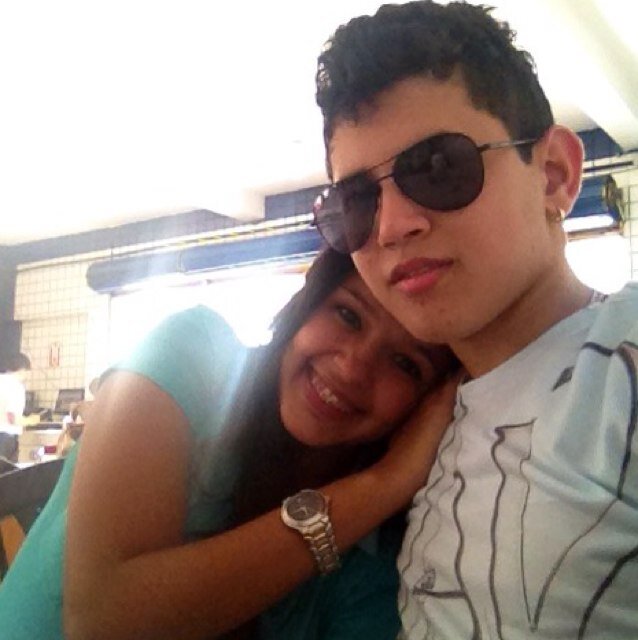 - Uma garota feliz , Ariana , filha da melhor mãe e do melhor pai , namorada do lindo @marciocomando Sz '