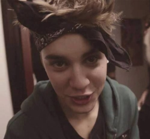 BELIEBERS ALL AROUND THE WORLD