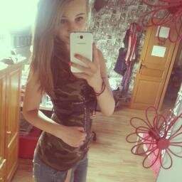 En couple,amoureuse,et heureuse.3