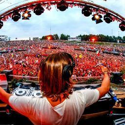 Cuenta dedicada a la música House y Electrónica. Información sobre los mejores festivales y temas del momento.