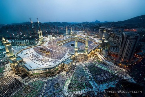 أستاذ جغرافياء وباحث وراصد فلكي ، له مشاركات فلكية ، ويهتم بأحداث الفلك والظواهر الطبيعية .