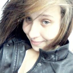 Escorpiana, 18anos ,Namorando, Amigos,Banho e Tosa , Medicina Veterinária Meu Futuro !