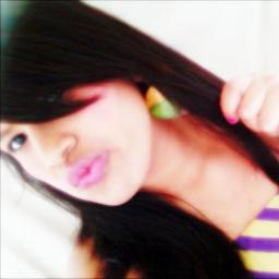 uma menina destruida por dentro.