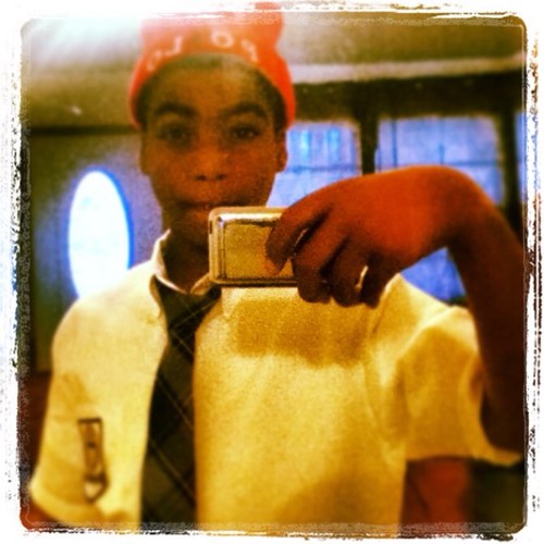/Single/bbm pin (2a6ad863)Plays football , short , 15