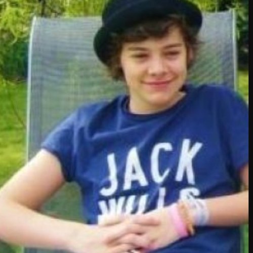 @SexyFraudxx is my big sissy | i like boys | single