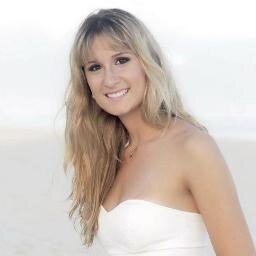 Cantora, estudante de administração e jogadora de vôlei...