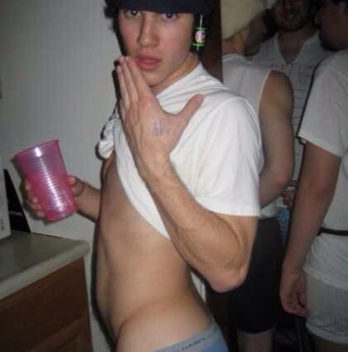 Im 12 and i luv darren. Give me his ass!