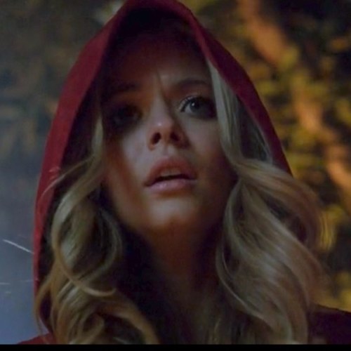 I love pretty little liars