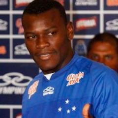Jogador do Cruzeiro, futuramente terror de frangas. 
Fake OFICIAL, o resto é imitação. Sigo de volta!