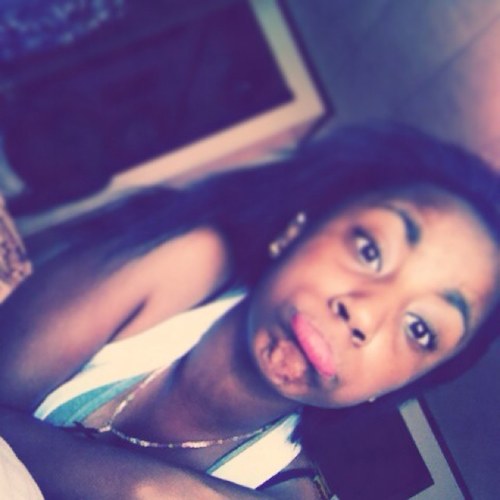 Ask me questions | http://t.co/Cv3hQSTZz3. Follow me on instagram ; Is_That_Ayriona. Hmu on kik ; Mixed_Thuggg.