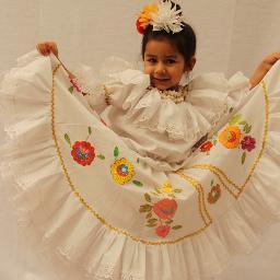 Somos un equipo de profesionales especializados en danzas, teatro, y diseño de modas dedicadas a la confección y alquiler de disfraces y trajes típicos !!!!