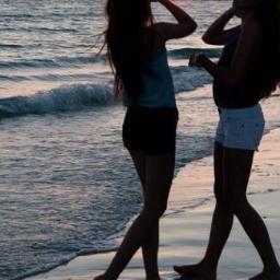 Just two fun brunette best friends.! R-The fun, loving brunette. A-The weird, sarcastic brunette.