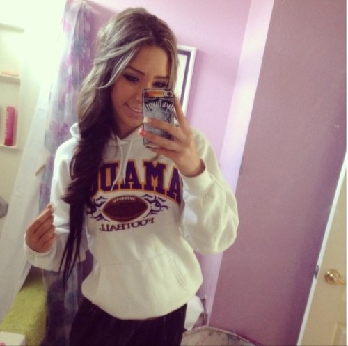 mrs_caniff_xo's profile picture. Names Jen im 19 :) i love the Beach(: Cali born & raised :)