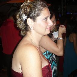 amo fazer festa, minha familia , ser professora não necessariamente nesta ordem .......sou feliz........ tenho saudades  das coisas que vivi ......