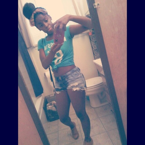 heeeey  , I lovee canadianss † , follow me on IG : @__canadiansoulss & kik me @eatmypearlss