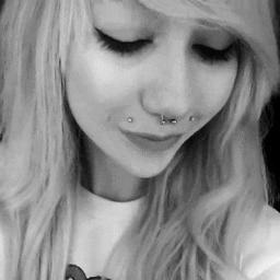 15,Eu vivo com a cabeça na lua,com música nos ouvidos e o coração na boca.Apaixonado por ROCK e fanática pelo Mike Shinoda e Chester Bennington. ♥