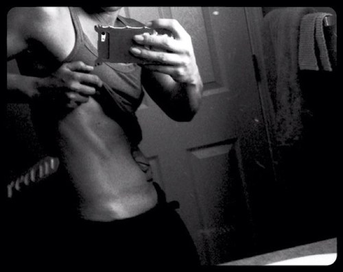 I'm a raw food chef, I lift heavy, love hot yoga, and bodyweight training!