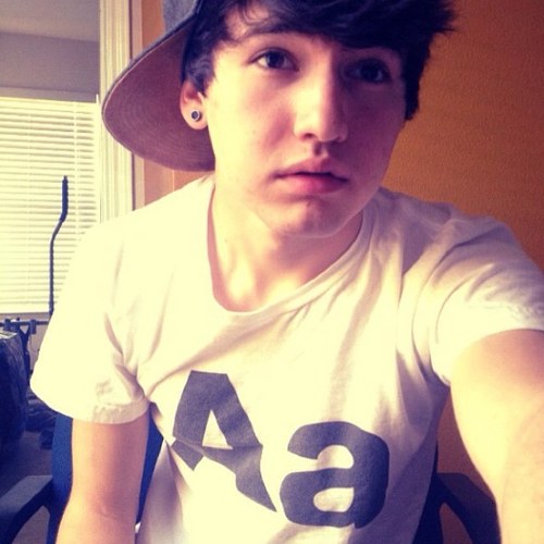 ☁Just a pint sized teen who is opsessed with 6 losers☁ 0/6 o2l